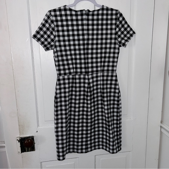 4 for $20 Old navy black and white gingham dress - Picture 4 of 4